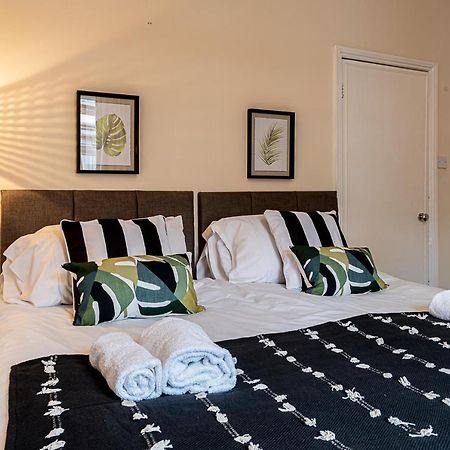 2 Bed, Up To 6 Guests Near Chester City Centre Exterior photo